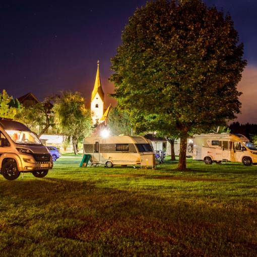 Camping bei Nacht